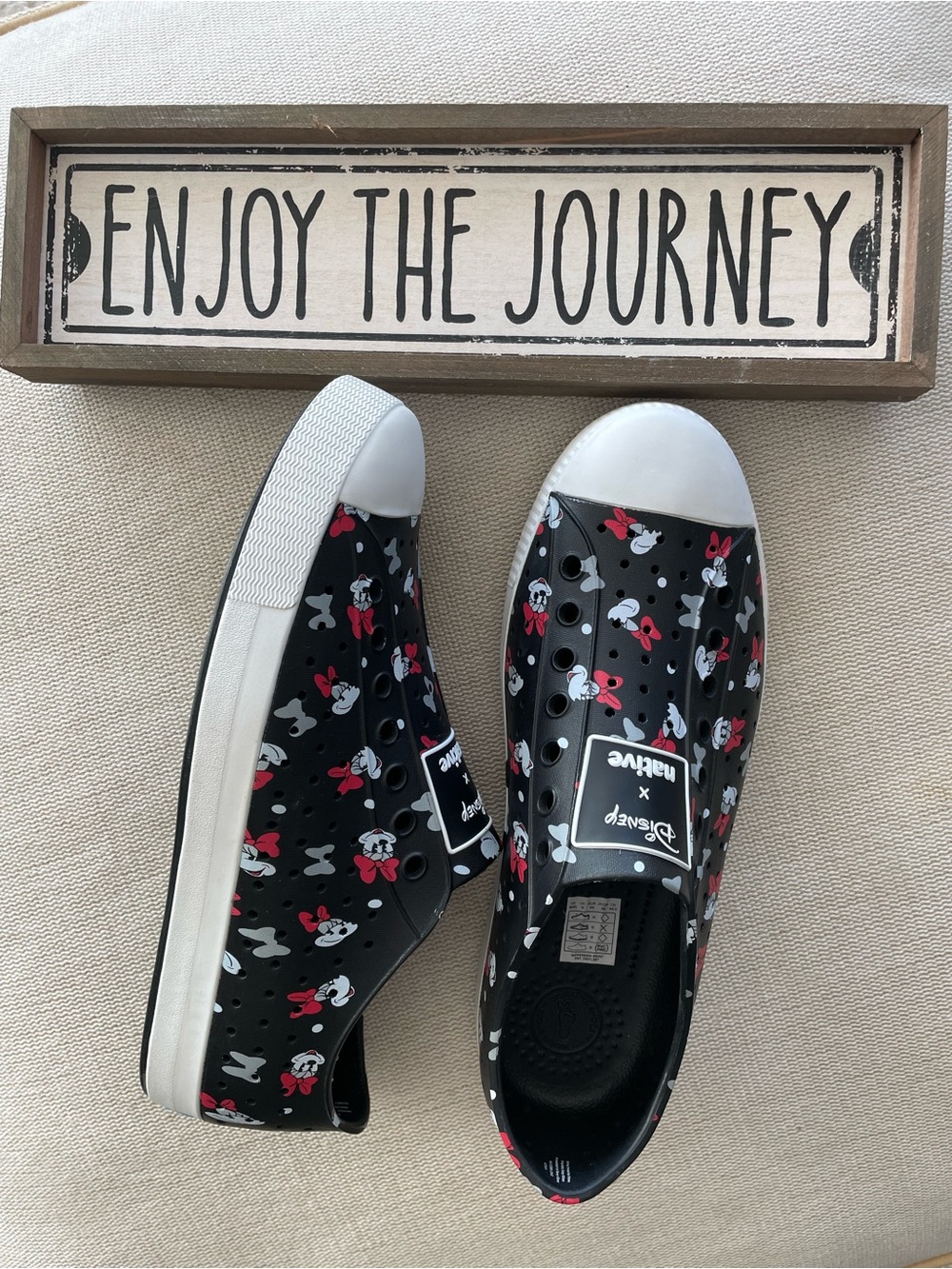 Native × Disney Minnie Mouse Jefferson Slip-On Shoes M10/W12